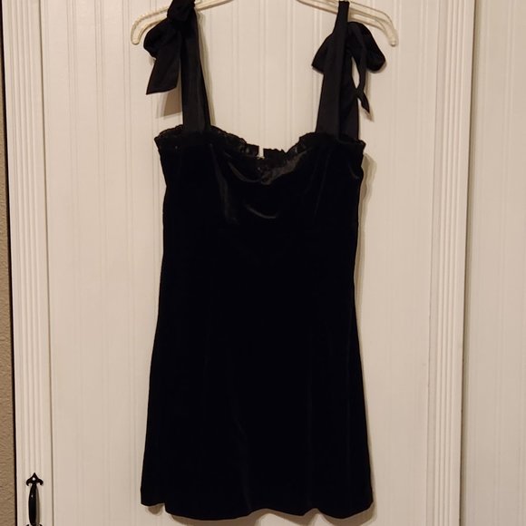 DANIELLE BERNSTEIN Women's Balck Velvet Shoulder Bow Tie Mini Dress - NWT - Picture 2 of 7